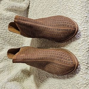 Womens ankle booties.